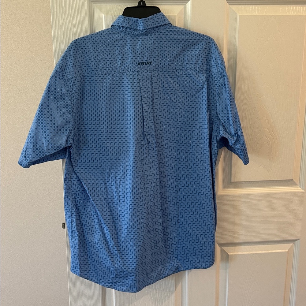 Ariat Short-Sleeve Blue Patterned Men's Button-Up Shirt - Picture 4 of 4
